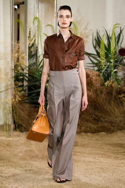 Look 17
